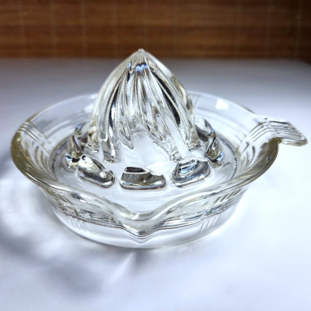 Vintage Glass Juicer Reamer Flat Thumb Rest Criss Cross Pattern Seed Catcher L10